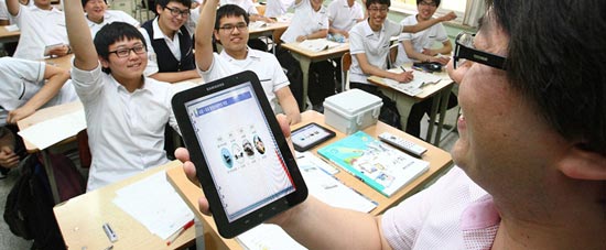 كوريا الجنوبية تستبدل الدفاتر المدرسية بكمبيوترات لوحية بحلول 2015